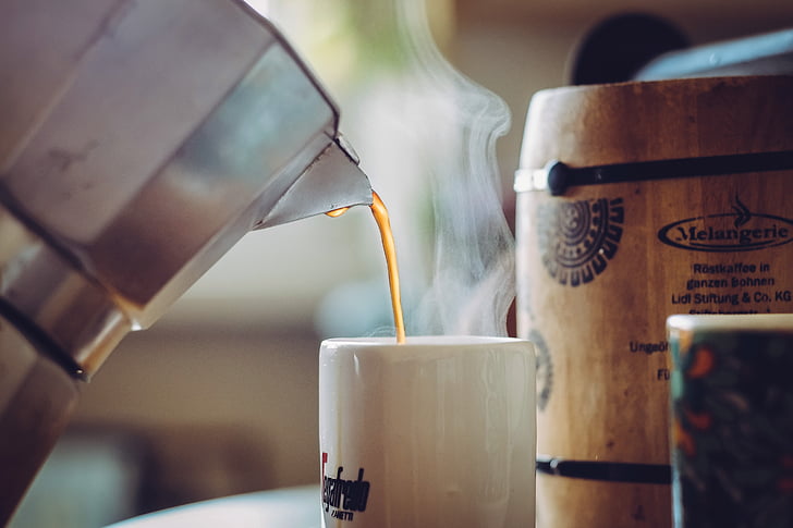 Moka Pot vs Pour Over - Which Brews Better Coffee? — Parachute Coffee