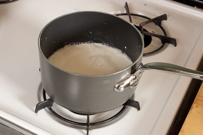 4 Foolproof and Easy Methods To Steam Milk At Home