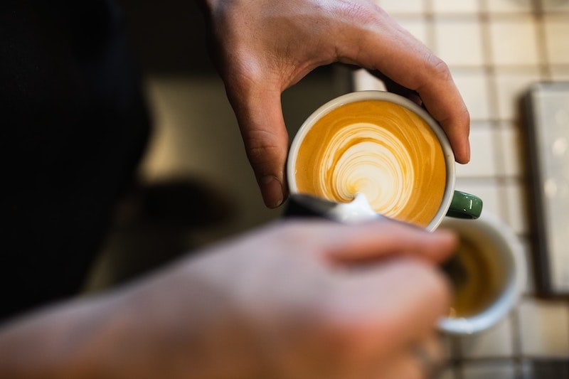 https://coffeeaffection.com/wp-content/uploads/2020/11/macchiato-latte-art.jpg