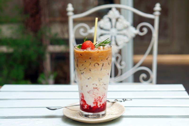 iced strawberry latte recipe