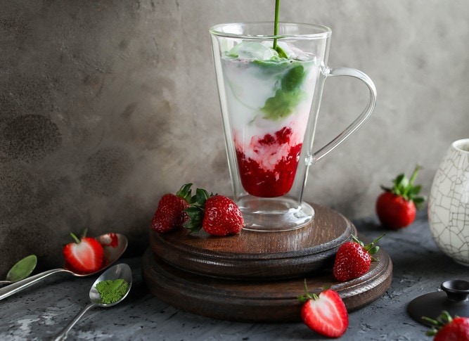 strawberry matcha latte