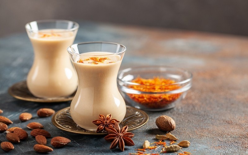 saffron coffee with almonds and spices