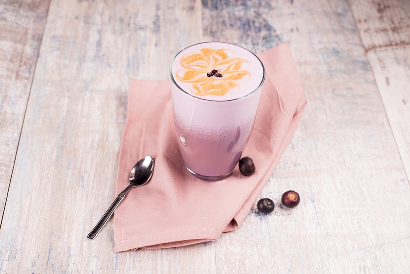 blueberry latte and blueberries on wooden background