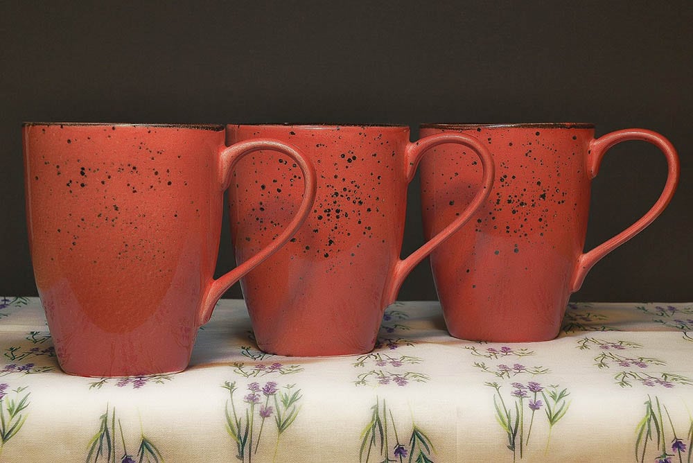 red coffee mugs