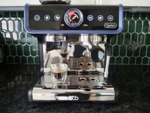 Cyetus espresso machine with fresh shot of espresso