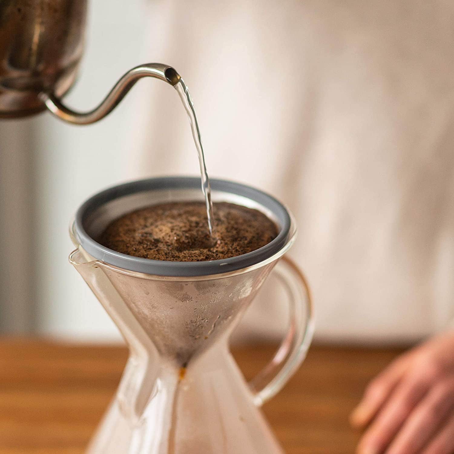 pour over coffee using kone filter