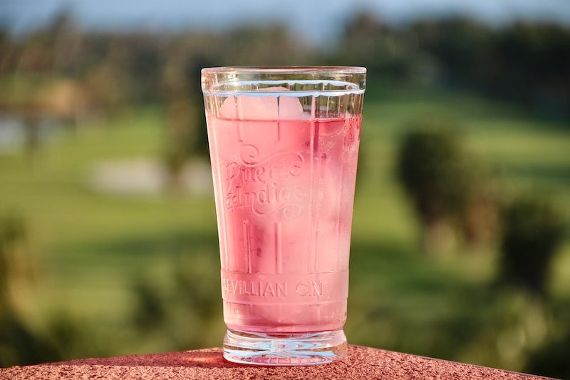 Dunkin Refreshers pink ledeni čaj