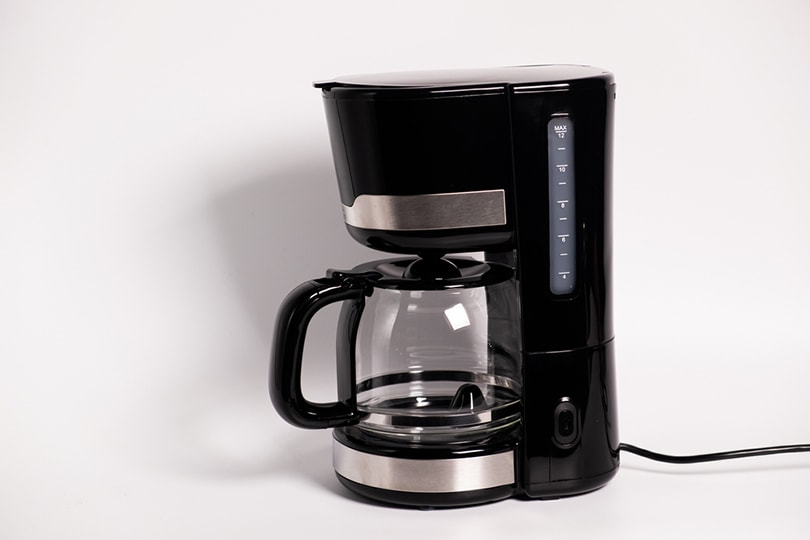 automatic drip coffee maker with glass pot