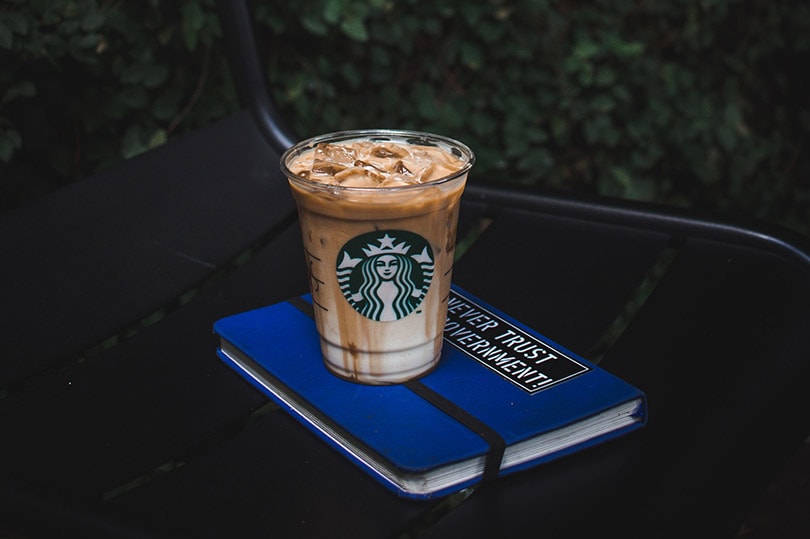 кава з льодом Starbucks