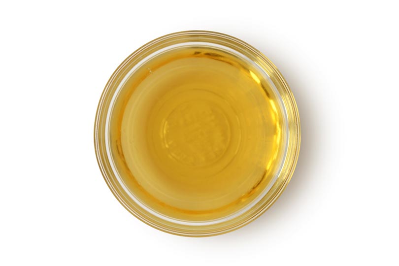 apple cider vinegar in glass bowl