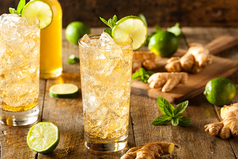 a glass of iced ginger ale